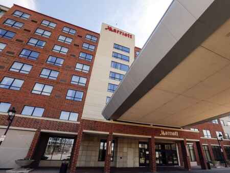 Coralville hotel and conference center to switch management