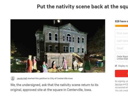 Iowa town divided over Nativity scene on courthouse lawn