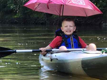 9-year-old and his dad kayak entire Cedar River to raise money for Make a Wish…