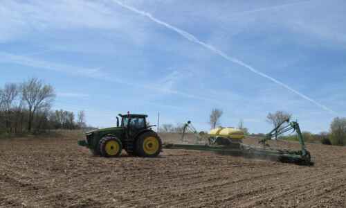 Weather accelerates crop emergence, slows planting
