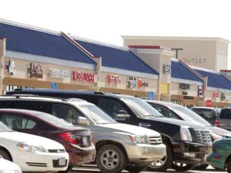Outlet mall adds tenants