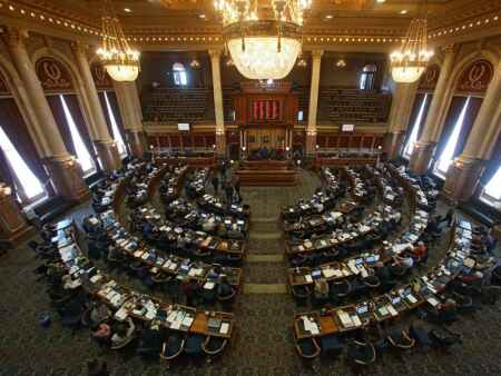 Number of minority Iowa lawmakers double but still scarce