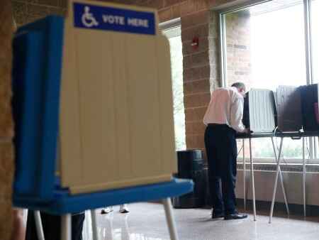 Iowa: Change your ballots, not your clocks