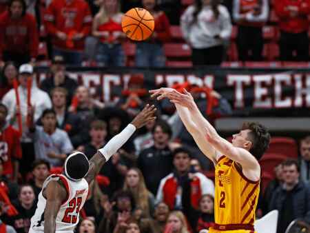 Cyclones seek bounce-back win in top-15 matchup with Kansas
