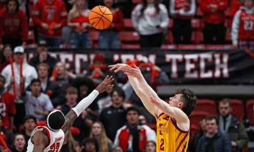 Cyclones seek bounce-back win in top-15 matchup with Kansas