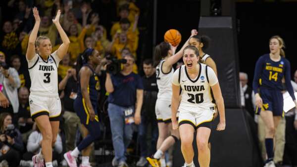 Photos: Iowa defeats West Virginia to advance to NCAA Sweet 16