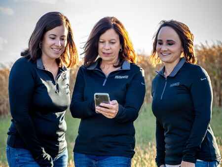 Iowa entrepreneurs develop app to ease farming challenges