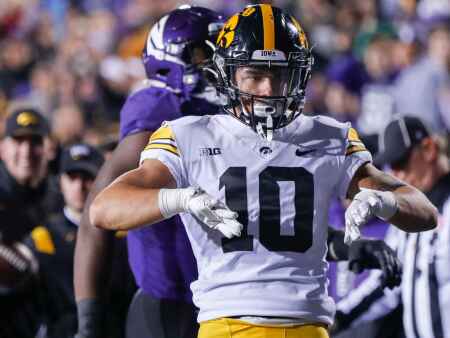 Hawkeyes give playmaking keys to the kids