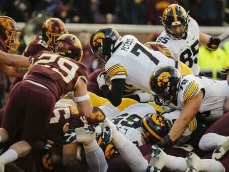 Hawkeyes move closer to West title with late heroics against Minnesota