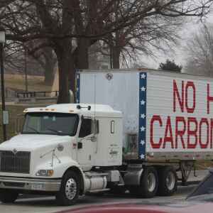 Podcast: Legislature Adjourns, Democrats' Caucus Plan, and Carbon Capture Pipelines