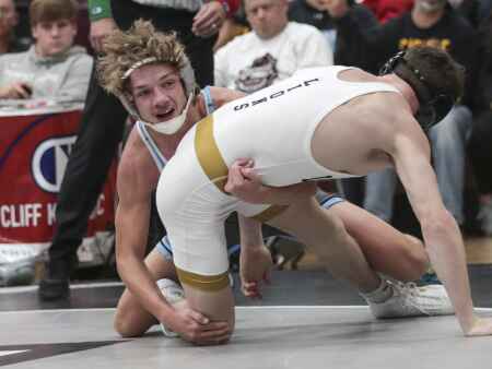 South Tama’s Logan Arp claims memorable victory, Independence title