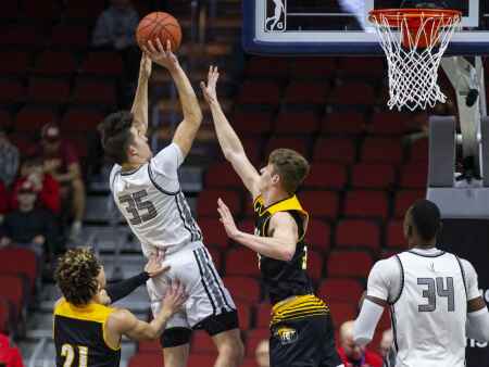 Top seeds roll at state basketball