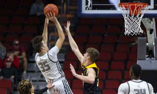 Top seeds roll at state basketball