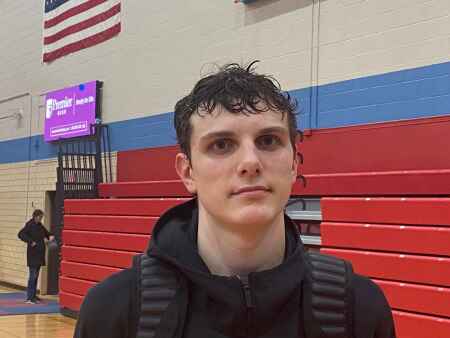 Kennedy shows off new No. 1 ranking with impressive win at Dubuque Senior