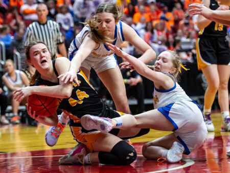 Girls’ state basketball photos: Vinton-Shellsburg vs. Benton Community in 3A semifinals