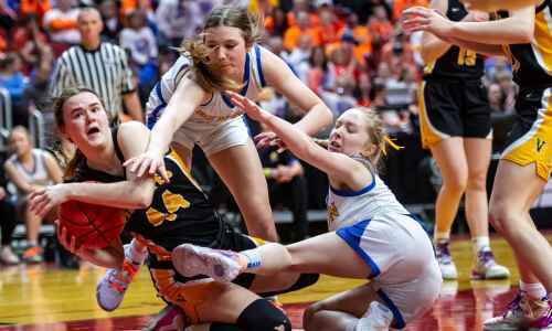 Girls’ state basketball photos: Vinton-Shellsburg vs. Benton Community in 3A semifinals