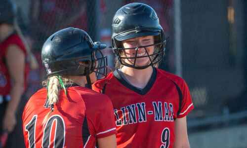 Linn-Mar advances to state softball for first time since 2015