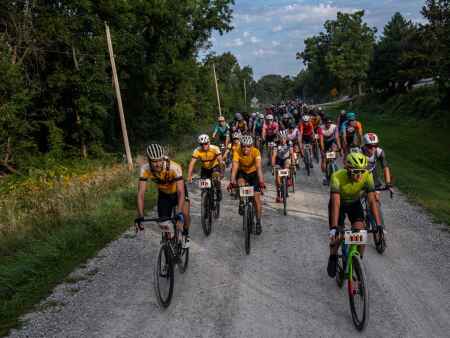 More than 500 ride gravel race in Johnson County