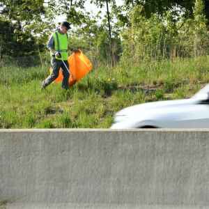 Iowa’s littering hotline and other ways to reduce roadside rubbish