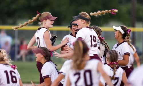 North Linn returns to state softball for 4th straight year