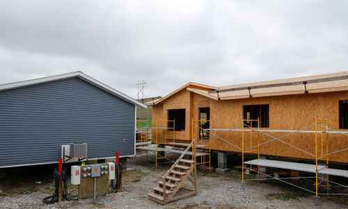 Prisoners build houses, learn construction skills