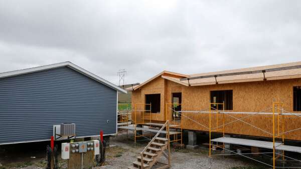 Prisoners build houses, learn construction skills