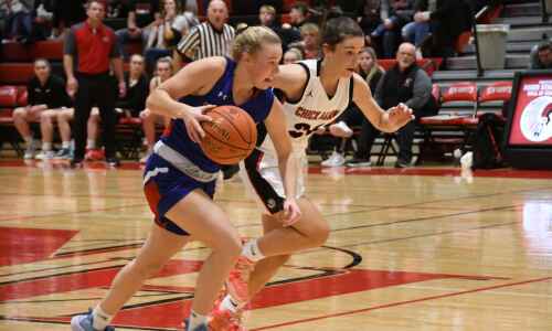 Now on the same page, Decorah duo forms elite backcourt