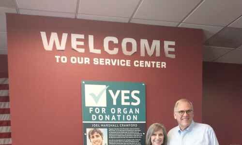 Plaque honoring organ donor from Marion unveiled in Cedar Rapids DMV