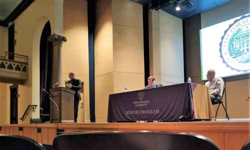 Electoral College debate at IW encourages critical thoughts