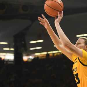Former Hawkeye Shateah Wetering will continue her basketball career at UNI