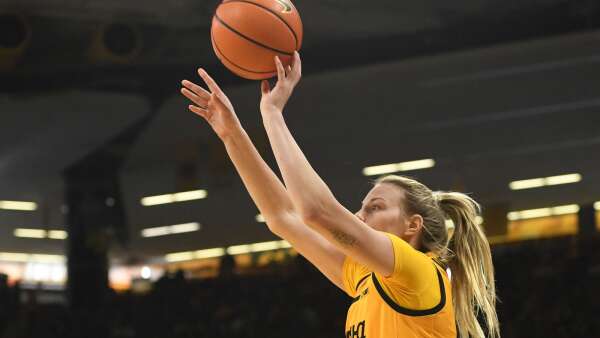 Former Hawkeye Shateah Wetering will continue her basketball career at UNI