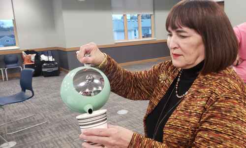 Coralville woman spreads her tea knowledge with others