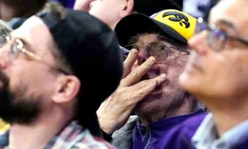Clank-filled clunker for Hawkeye men against white-hot Wildcats