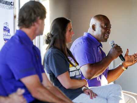 UNI AD David Harris back in public with ‘thank you’