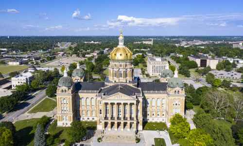 Iowa lawmakers move budget bills as they eye adjournment
