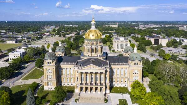Republican lawmakers advance bill to reduce Iowa income taxes by $1 billion
