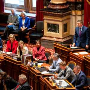 Iowa lawmakers consider raising their pay