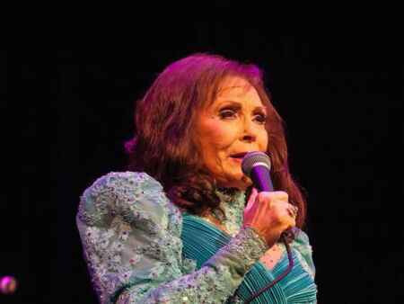 Loretta Lynn, coal miner's daughter and country queen, dies