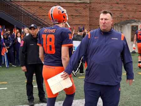 Illinois prepared to play without Bret Bielema