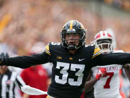 Riley Moss to stay at Iowa for fifth season