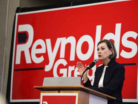 DeJear improves, but Reynolds still dominates Iowa gubernatorial candidate fundraising