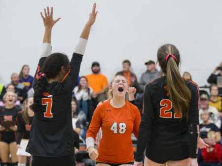 Springville’s middles are the center of attention in regional-semifinal sweep