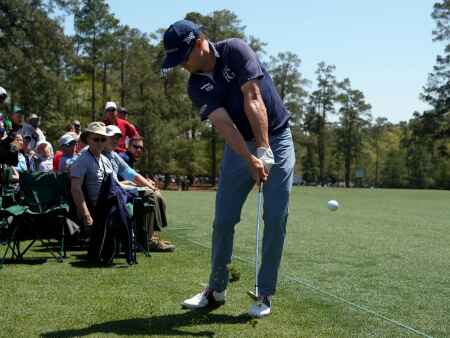Zach Johnson off to a neutral start in Masters