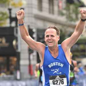 Colon cancer survivor to run Chicago marathon