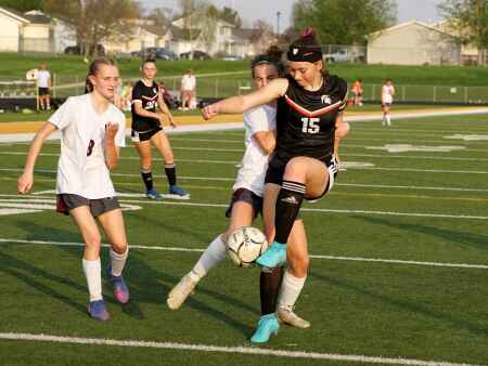 Solon slows Independence in battle of ranked girls’ soccer teams