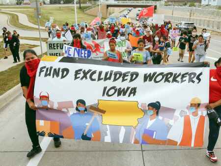 Iowa City considers aid to undocumented workers