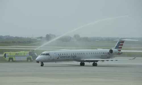 American begins direct flights from C.R. to D.C.
