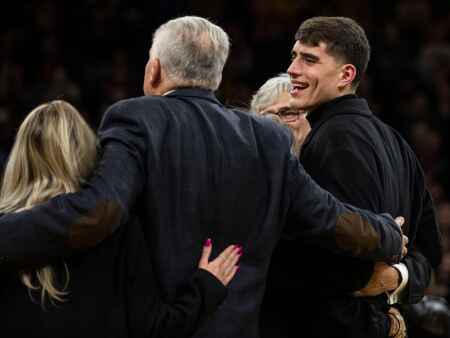 Luka Garza gets his delayed lovefest from Hawkeye fans