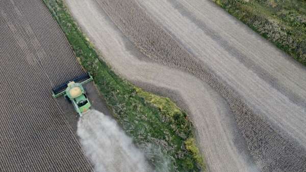Iowa farmers expected to complete harvests despite a soggy forecast