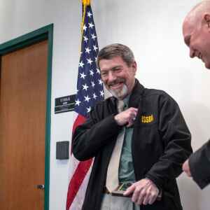 Linn County deputy retires after almost 43 years with department